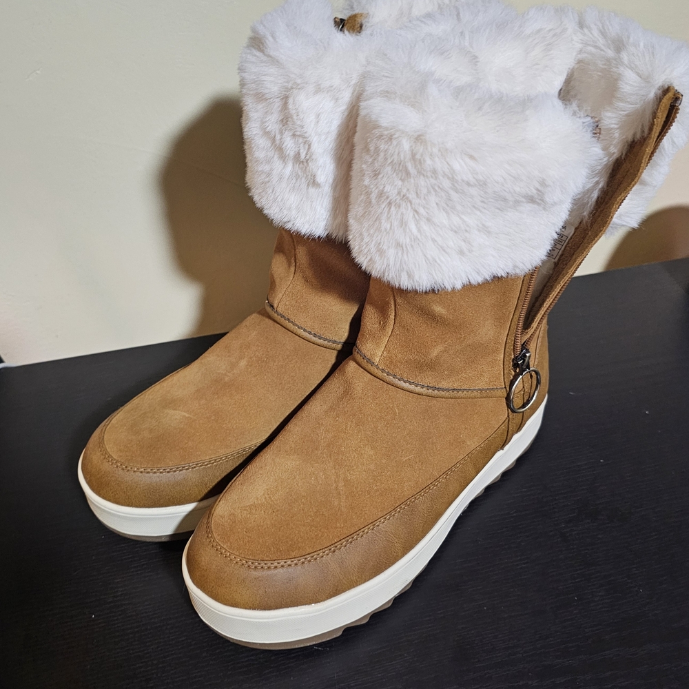 Koolaburra by UGGS Tan Winter Boots with White Faux Fur
